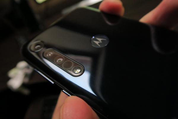 Motorola One Macro: Cameră de telefon de 500-600 lei, fără pretenții