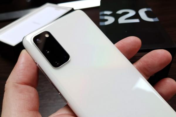 Samsung Galaxy S20: Cameră performantă la maximul rezoluţiei şi zoom-ului său