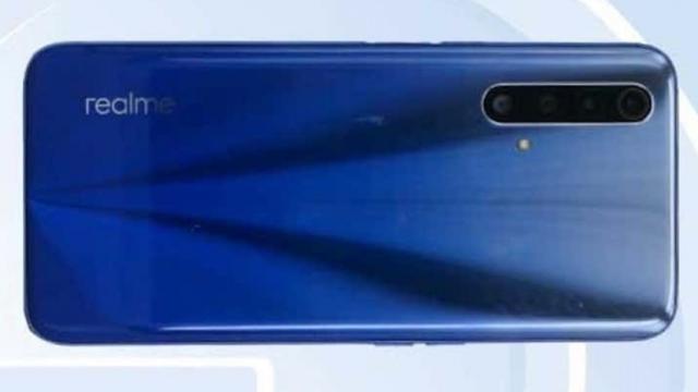 <b>Realme X3 are dotările complete dezvăluite de certificarea TENAA; Suport 5G și cameră quad în spate</b>Începutul săptămânii ne aduce vești despre următorul smartphone pregătit de către brandul Realme aflat sub conducerea Oppo, fiind vorba despre modelul intitulat Realme X3. Avem de-a face cu un terminal din zona mid-range de preț 