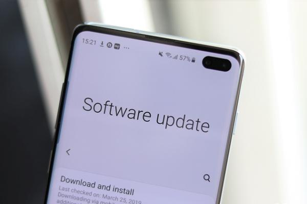 Actualizarea la One UI 3.0 este disponibilă în stadiul open beta pe telefoanele din seria Samsung Galaxy S10