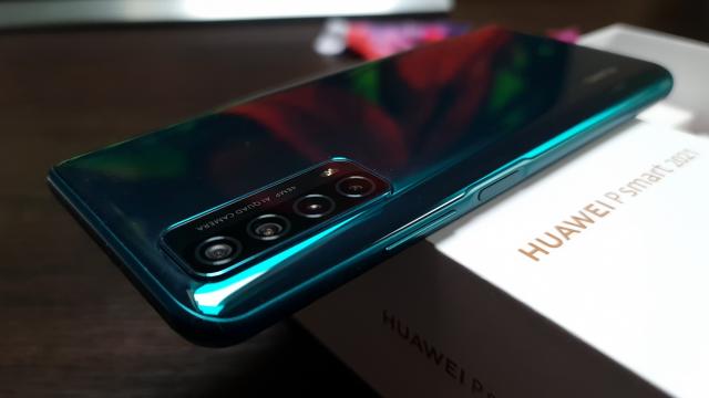 <b>Turul Magazinelor #802: Telefoane sub 800 lei, un telefon robust de 99 lei, sistem all in One ASUS portabil, igienizant anti Covid</b>A început în forţă o nouă săptămână, cea în care americanii sărbătoresc Thanksgiving şi noi ne gândim la ce facem de mini vacanţa de 1 decembrie. Au început să mai dispară din promoţiile de Black Friday, dar noi tot am găsit nişte oferte bune