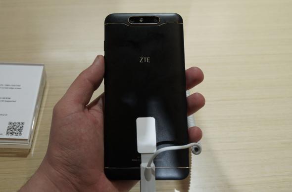 ZTE Blade V8 - Fotografii oficiale: ZTE-Blade-V8_007.jpg