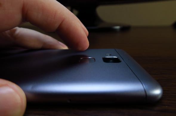 ASUS ZenFone 3 Max - Fotografii Hands-On: ASUS-Zenfone-3-MAX_013.JPG