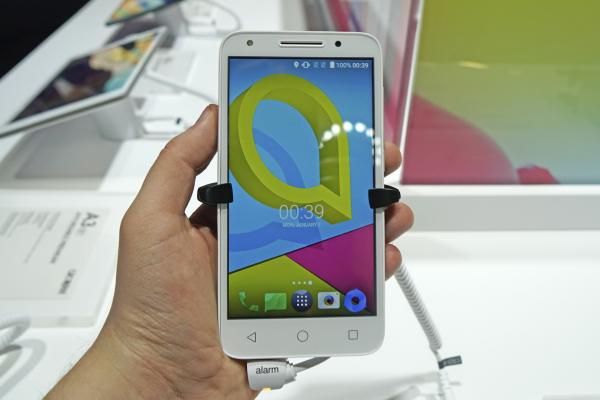 MWC 2017: Alcatel U5 hands-on - acesta e probabil cel mai low-end de la MWC şi nu avem nici o problemă cu asta! (Video)