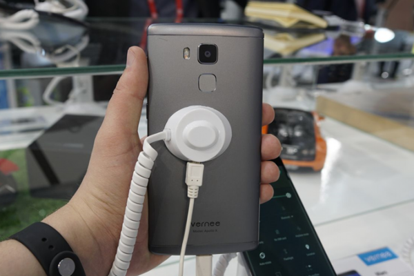 MWC 2017: Vernee Apollo X hands-on - primul smartphone deca-core cu Android 7.0 Nougat!