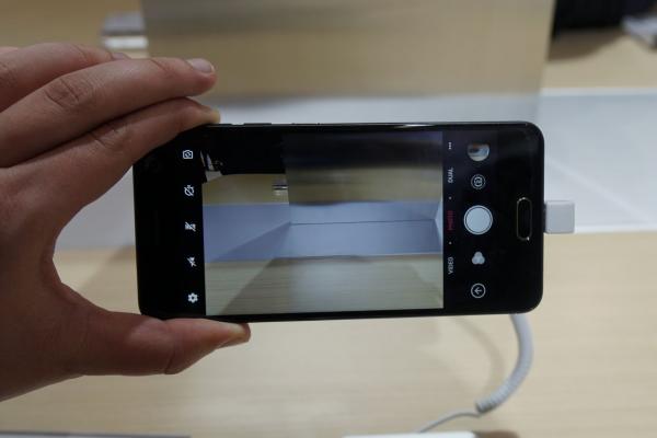 ZTE Blade V8 - Fotografii oficiale