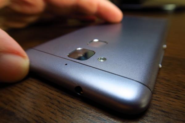 ASUS ZenFone 3 Max: Design mai arătos decât predecesorul