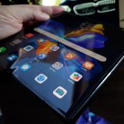 Huawei Mate XS review după o lună de utilizare: pliabilul business care te scapă de extra dispozitive