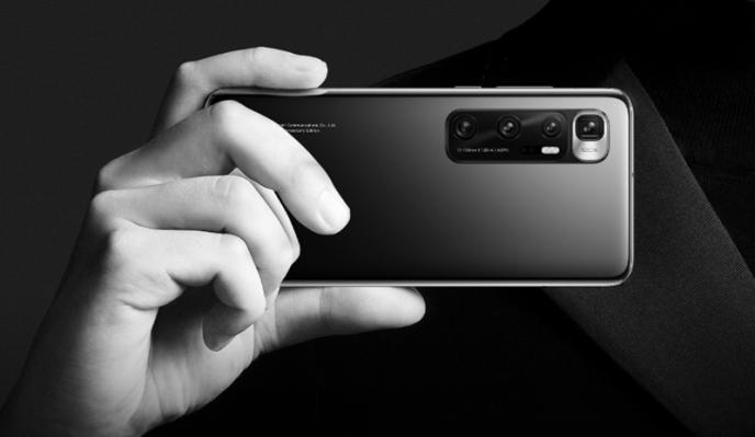 Xiaomi Mi 10 Ultra anunțat oficial; Smartphone-ul aniversar vine cu multe premiere: zoom digital 120x, încărcare rapidă la 120W
