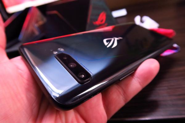 ASUS ROG Phone 3 Review; Cel mai bun telefon pentru gaming?