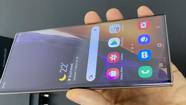 <b>Samsung Galaxy Note 20 Ultra 5G: Benchmark-uri de top 15, supraîncălzirea e prezentă</b>Unul dintre marile "meciuri" din 2020 a fost cel al orgoliilor rănite odată cu constatarea că telefoanele Galaxy S20 cu procesoare Snapdragon 865 sunt superioare celor cu Exynos 990. Ca management termic