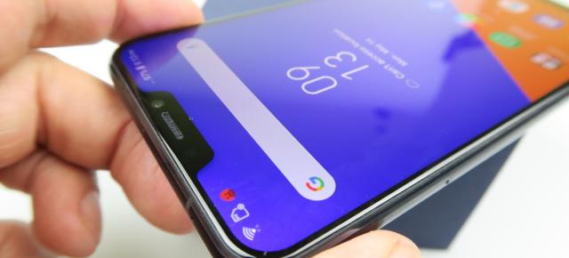 ASUS ZenFone 5 (ZE620KL) Unboxing: ASUS trece la breton, mult AI, telefonul vine cu bonusuri (Video)