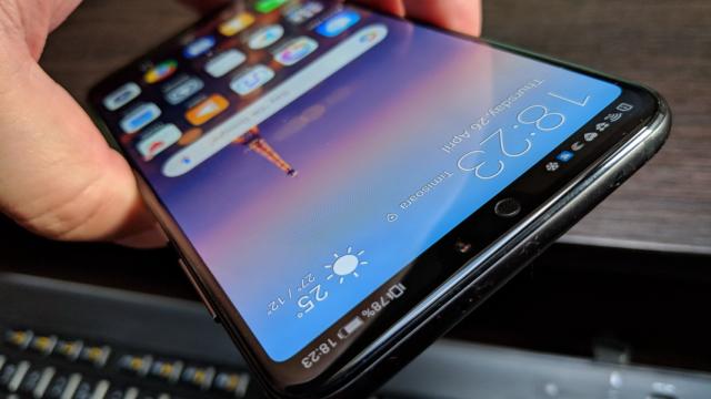 <b>Huawei P20 Pro Review</b>Huawei P20 Pro reprezintă aşa multe premiere pe piaţa smartphone, dar şi premiere Huawei că îmi e greu să le număr. Primul telefon cu camera tripla, primul telefon Huawei cu breton, primul telefon cu acel spate sidefat/cameleonic şi unul dintre puţinele..