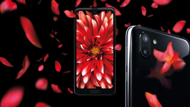 <b>Sharp AQUOS R2 debutează cu procesor Snapdragon 845 și cu o cameră dedicată pentru captura video</b>O lansare surpriză vine astăzi din partea japonezilor de la Sharp care anunță lansarea smartphone-ului Sharp Aquos R2 - flagship cu procesor Qualcomm Snapdragon 845 și alte dotări de top. Cel mai interesant aspect pare a fi camera dedicată