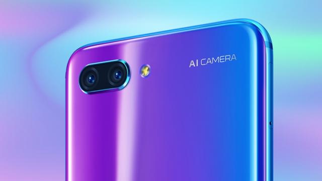 <b>Huawei Honor 10 se lansează internațional; Disponibil în Marea Britanie pentru 399 lire</b>Încă de la debutul lui Honor 10 pe piața din China ne puneam întrebarea dacă telefonul va primi și o ediție globală. Răspunsul vine astăzi când descoperim că smartphone-ul tocmai ce a debutat oficial, fiind păstrat într-o oarecare măsură 