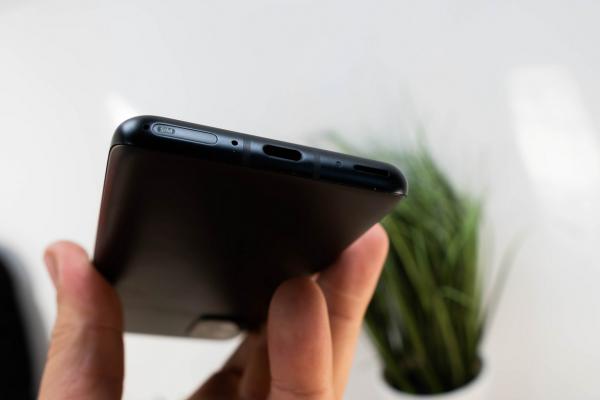 ASUS ZenFone 8: Acustică pe bază de tehnologie Dirac, cu egalizator impresionant