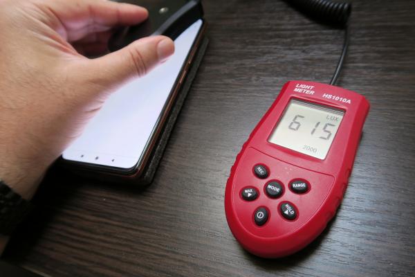 Luminozitate display Redmi Note 10 Pro și ecranul văzut la microscop