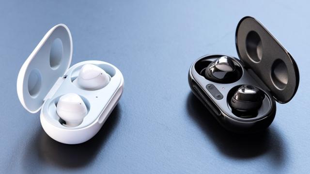 <b>Căştile Samsung Galaxy Buds 2 bifează o nouă apariție în fotografii; Sunt certificate de FCC și aflăm capacitatea bateriei</b>Căştile Galaxy Buds 2 reprezintă următorul purtabil important pregătit de Samsung pentru lansare în 2021. Ele au început să scape încă din martie şi ar trebui să le vedem lansate în iulie sau august, odată cu 