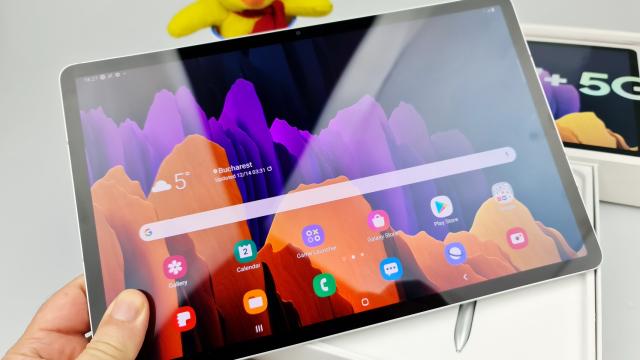 <b>Galaxy Tab S8 Ultra va fi noua tabletă flagship Samsung, cu 12 GB RAM, display OLED 120Hz; Aflăm ce ne rezervă trio-ul Tab S8</b>La câteva zile distanță de la introducerea oficială a tabletelor Tab S7 FE 5G și Tab A7 Lite, sosesc iată detalii despre următoarele modele pregătite de debut în familia Samsung Galaxy Tab. Avem parte de un leak