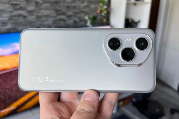 HONOR 400 Pro: Design ce aminteşte de... un frate mai mare