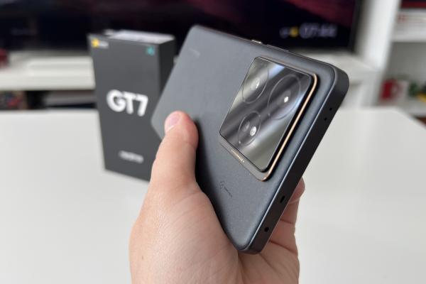realme GT7 unboxing: uitaţi de flagship-uri, atenţie la AI Planner şi bateria OBSCEN de mare! 