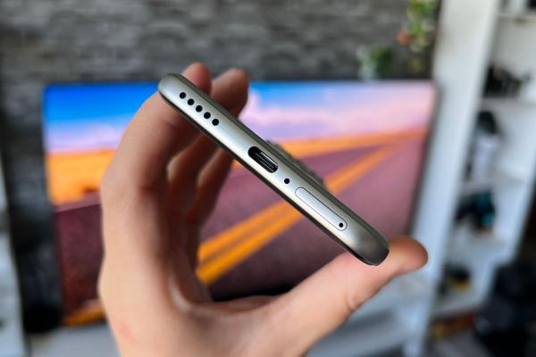 HONOR 400 Pro: Acustică stereo care livrează voci plăcute urechii mele