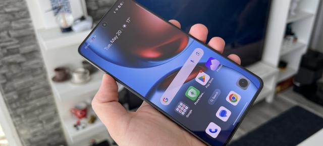 realme GT7 5G: Display AMOLED generos, luminos, pregătit pentru ore de gaming și consum media