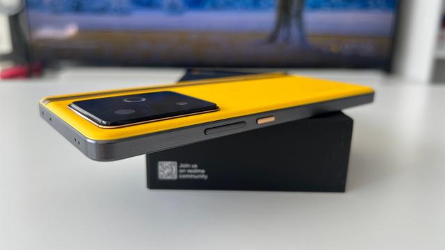 <b>realme GT 7T: Hardware cu schimbări MARI, de la Snapdragon la MediaTek și de la 5500 mAh la 7000 mAh</b>realme GT 7T vine cu numeroase îmbunătățiri față de predecesorul realme GT 6T care se lansa tot în luna mai, anul trecut desigur. Pe lângă modificările vizuale avem și schimbări la interior, iar una dintre acestea ține de 