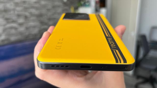 <b>realme GT 7T: MediaTek Dimensity 8400 Max demonstrează că poate livra în benchmark-uri, la nivel de Snapdragon 8 Gen3</b>La bordul lui realme GT 7T ticăie un procesor octa-core pe 4nm, un MediaTek Dimensity 8400 Max, ce implică 1x nucleu Prime de 3.25 GHz, 3x nuclee de performnață de 3.0 GHz și 4x nuclee de 2.1 GHz pentru eficiență energetică