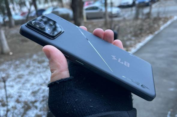 ASUS ROG Phone 8 PRO - Galerie foto: ASUS-ROG-Phone-8-Pro-Galerie-Foto_003.jpg