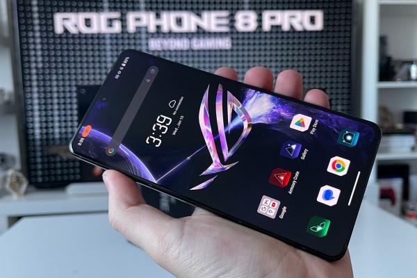 ASUS ROG Phone 8 Pro: Android 14 cu suita Google la bord și un UI de gaming preparat de ASUS + Armoury Crate