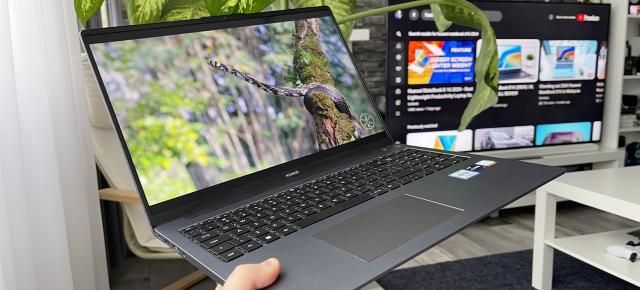 Am testat HUAWEI MateBook D 16 (2024) - Un laptop ușor și performant, cu display generos, autonomie de excepție și funcții AI integrate