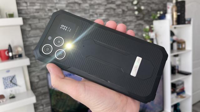 <b>Blackview BL8000 5G: Hardware de battery phone cu plusuri acolo unde nu te aștepți</b>În cazul de față avem de-a face cu un telefon midrange, însă pe pagina produsului am observat câteva detalii interesante. Blackview BL8000 5G este un terminal ce adoptă un procesor MediaTek Dimensity 7050. Soluție clar midrange, octa-core, de 6nm