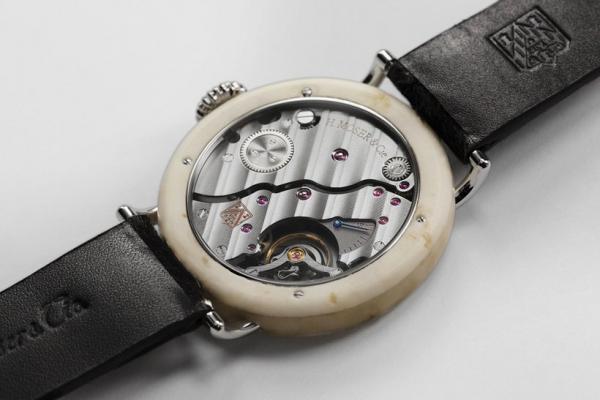Ceas din brânză H. Moser & Cie ce costă 1 milion de Dolari