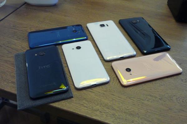 HTC România prezintă local HTC U Play şi HTC U Ultra; Aflăm de ce primim procesor Snapdragon 821 în loc de 835 şi detalii despre preţ