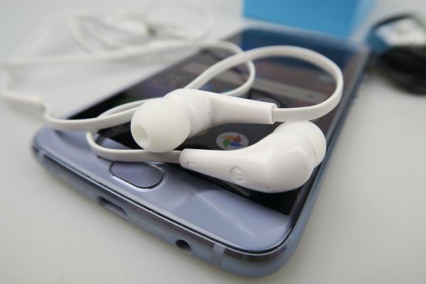 Căști Motorola Moto X4