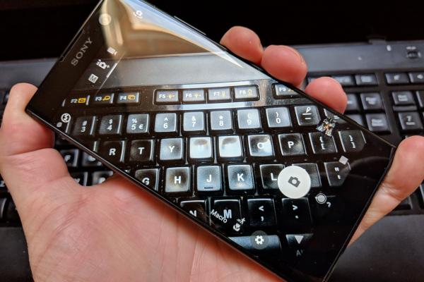 Sony Xperia XA2: Display destul de luminos, imersiv pe lateral