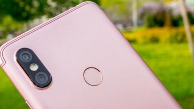 <b>Xiaomi Redmi S2 e gata de lansare; Primeşte un teaser cu un mare "S" și fotografii hands-on</b>Recent am auzit faptul că cei de la Xiaomi au în plan lansarea mai multor modele Android One și unul dintre acestea ar putea fi și Xiaomi Redmi S2. Anterior terminalul primea certificarea TENAA, iar acum descoperim că lansarea sa este foarte