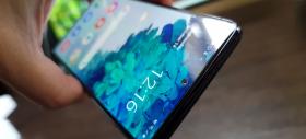 Hitul Samsung Galaxy S20 FE 5G primește actualizarea la One UI 4.1, alături de originalul Galaxy Fold