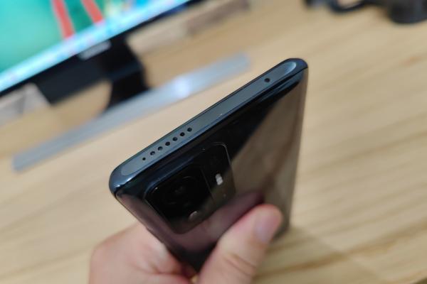 Xiaomi 11T: Audio stereo fiabil pentru sensibili, cu destul bas pentru petreceri