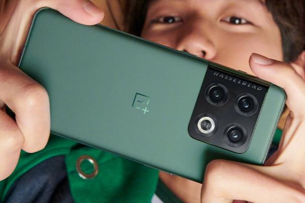 Flagship-ul OnePlus 10 Pro este acum disponibil la nivel global! Ajunge în România și îți aduce o pereche de căști OnePlus Buds Pro cadou