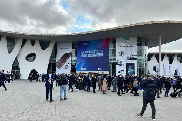 Samsung Galaxy S22+ - Fotografii MWC 2022