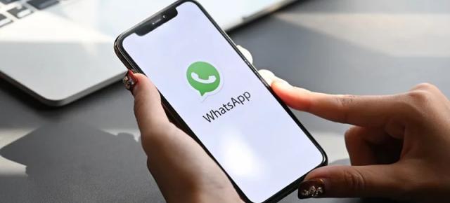 În curând vom putea reacționa la mesajele primite pe WhatsApp folosind emoji-uri; Funcția este acum în faza de testare beta