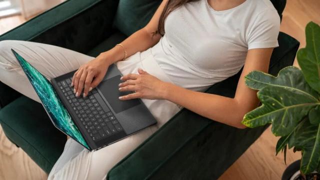 <b>Dell anunță noile laptop-uri XPS 15 și XPS 17, acum echipate cu memorie mai rapidă și procesoare Intel 12th Gen</b>Pe final de săptămână descoperim și noi laptop-uri lansate pe piață de către DELL și anume modelele XPS 15 și XPS 17 care pot fi considerate un soi de refresh. Acestea vin acum echipate cu memorire mai rapidă și aduc la interior procesoare 
