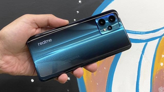 <b>Turul Magazinelor #1080: Huawei P50 Pro şi Galaxy Z Fold 3 resigilate sub 5000 lei, laptop OLED sub 2800 lei, realme 9 Pro cu ofertă</b>A început o nouă săptămână, cu o nouă oră, cu premii Oscar virale şi în pregătirea unei noi luni de primăvară. Avem şi Turul Magazinelor, episodul #1080, azi cu o tematică de Resigilate, care domina seria de produse. Am găsit un laptop HP cu 200 de lei