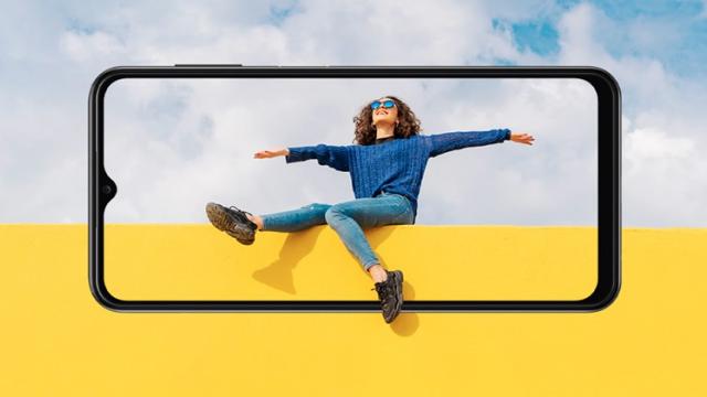 <b>Preț și disponibilitate Samsung Galaxy A13 4G în România</b>După cum bine știți, cei de la Samsung au vânzări uriașe pentru telefoanele de buget, iar aici includem și seria Galaxy A care de curând, mai precis la început de lună martie, a primit modelul Galaxy A13 4G. Aveam și o variantă 5G disponibilă