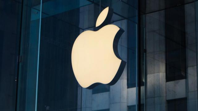<b>Apple şi Meta ar fi dat hackerilor date ale utilizatorilor, în urma unor cereri legale deghizate</b>Apple şi Meta au din nou probleme la capitolul intimitate a utilizatorilor, după ce au partajat date ale acestora fiind păcălite de hackeri. Aceştia şi-au deghizat pur şi simplu solicitările de date în demersuri legale
