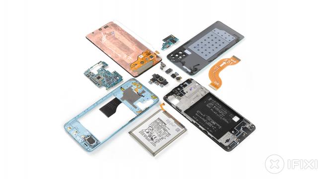 <b>Samsung încheie un parteneriat cu iFixit pentru a face reparațiile acasă mai simple pentru telefoanele și tabletele din portofoliu</b>În urmă cu un an aflam că Europenii primesc „dreptul la reparație”, iar această mișcare a condus companii mari precum Apple și Xiaomi să simplifice procesul de reparare al dispozitivelor din portofoliu. Acum aflăm că Samsung se alătură acestei inițiative