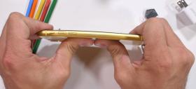 iPhone 11 "Pikachu" este îndoit şi zgâriat; Iată testul de rezistenţă JerryRigEverything (Video)