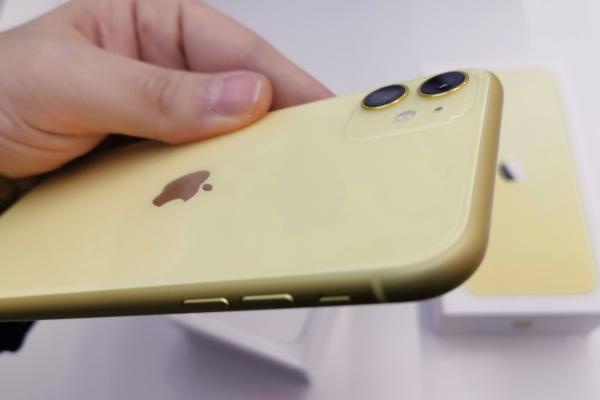 iPhone 11 Unboxing: poate cel mai arătos dintre cele 3 iPhone-uri din 2019, dar doar din spate... (Video)